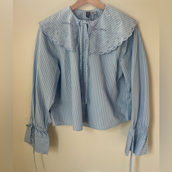 H&M Blue Striped Blouse with Peter Pan eyelet Lace Collar - Picture 1 of 5